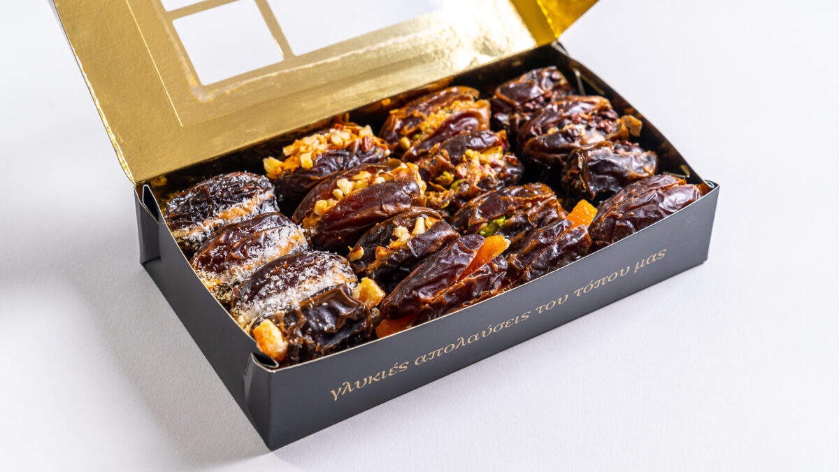 Gift Box with mixed Filled Dates-700gr - Marathasa Valley