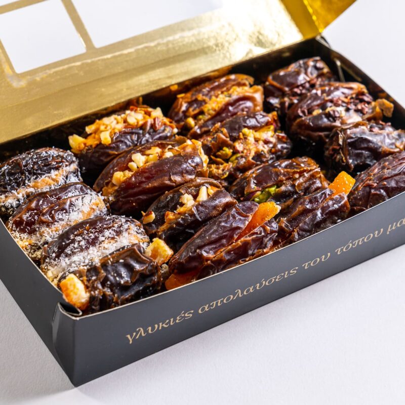 Gift Box with mixed Filled Dates-700gr